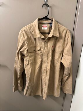 Men’s Wrangler Button Down